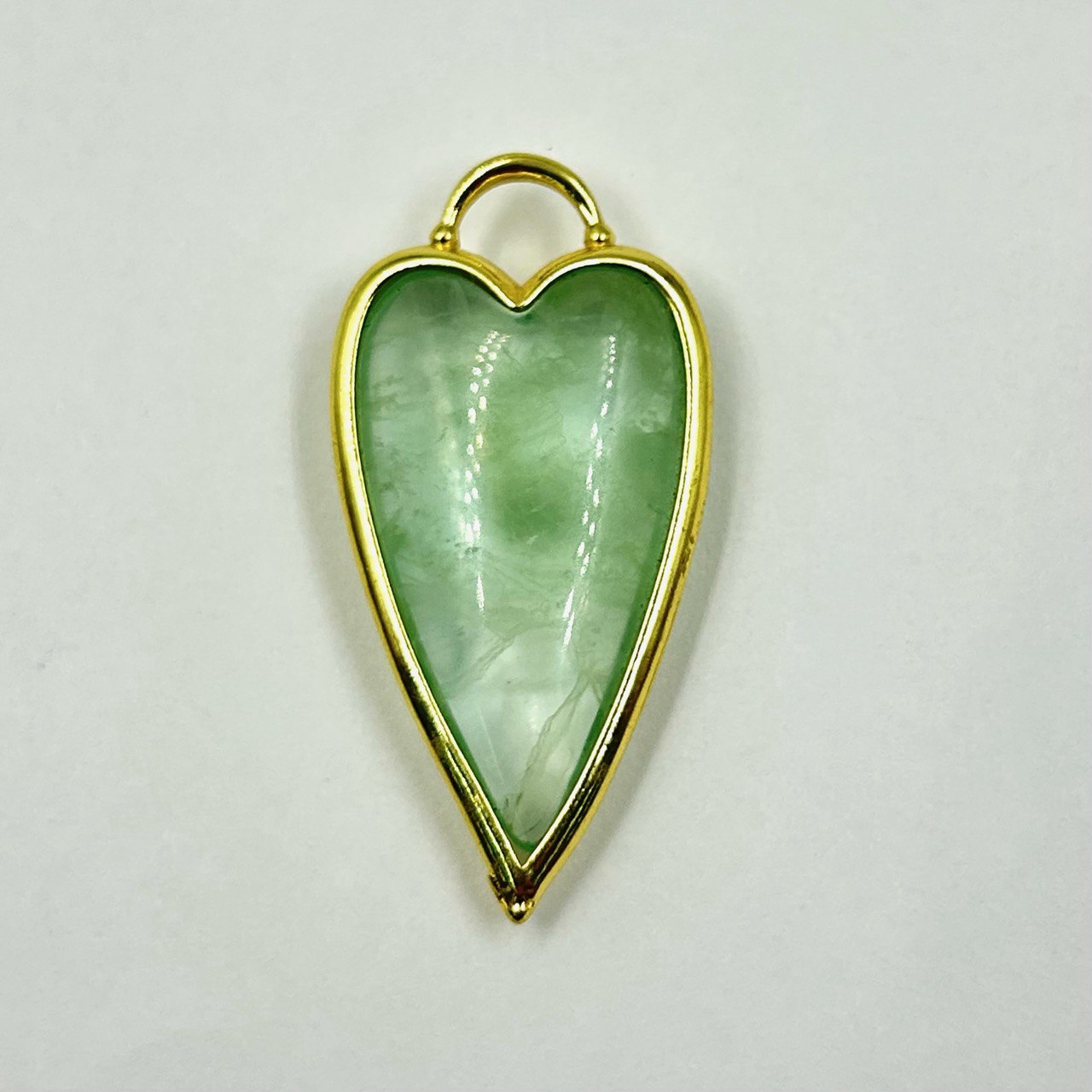 Кулон сердце с флюоритом размер 19*38мм цвет золото