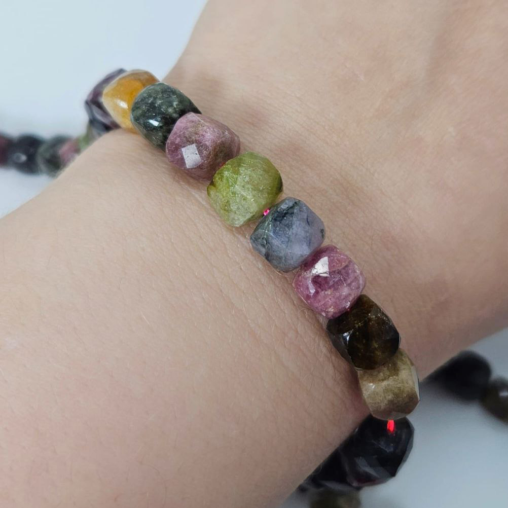 Бусины Турмалин форма кубическая с огранкой размер 8мм натуральный камень